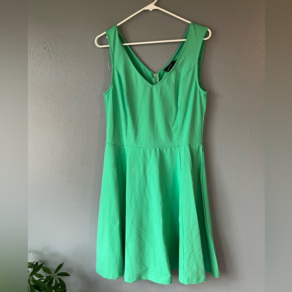 Stretchy thick green dress